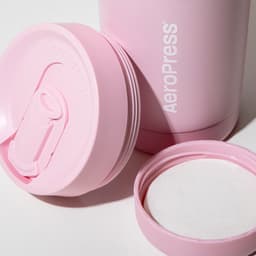 AeroPress Go Plus Roze Koffiezetter met Thermobeker & Filters — thumbnail 2