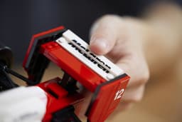 Lego Icons 10330 Mclaren Mp4/4 En Ayrton Senna Bouwstenen — thumbnail 5