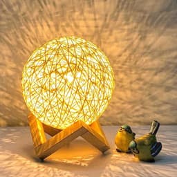 Rotan bal nachtlampje met verstelbare helderheid en warm geel licht, ideaal als sfeervolle slaapkamerdecoratie voor een gezellige en rustgevende ambiance — thumbnail 5