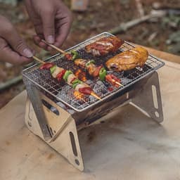 Draagbare Barbecue - Houtskool Barbecue - Met Opbergzak - Opvouwbare Barbecue - RVS - 21 x 16,5 x 13 cm - Draagbare Houtskool Grill met rooster - Barbecue Smoker - Houtskool BBQ - Voor Picknick, Kamperen en Buitenactiviteiten - Festival BBQ — thumbnail 4
