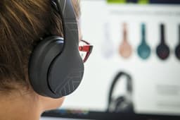 PowerLocus P6 Draadloze Over-Ear Koptelefoon Inklapbaar - Bluetooth Hoofdtelefoon - Met microfoon - Zwart — thumbnail 4