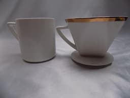 Koffiezet set, 2 kops (1 beker en filter aardewerk) met filters, koffie en maatlepel — thumbnail 1