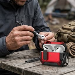 Rood robuust hoesje voor oordopjes met carbon look geschikt voor AirPods Pro 3 inclusief schoonmaakset en karabijnhaak – schokbestendig en duurzaam — thumbnail 4