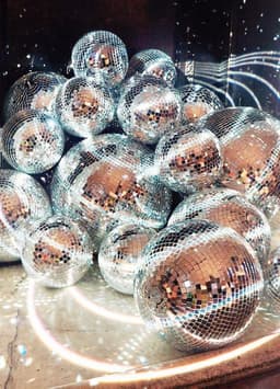 KIMU® Discobal zonder Motor Ø 40 cm Professioneel - Discobol Groot Zilver Spiegeltjes 10x10mm - Spiegelbol Disco Bal Bol - Feest Feestje Discolamp Decoratie Glitterbol Planeet Festival — thumbnail 5