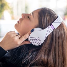 PowerLocus P2 - Draadloze Over-Ear Koptelefoon Inklapbaar - Bluetooth Hoofdtelefoon - Met microfoon – Headphone - Micro SD mode – Incl. Carry Case – Wit/Purper — thumbnail 5