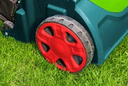 Verticuteer Machine 1400w 48L Opvangbak, Werk Wijdte 380mm, Hoogte instelbaar 3-12mm, 7 Messen — thumbnail 2