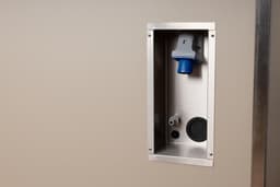Minikeuken BeNeLux Stengel MO120 A voorgemonteerde metalen outdoor keuken met koelkast - inductie kookplaat - water en electriciteits aansluiting inclusief alle toebehoren Rood Bordeaux — thumbnail 5