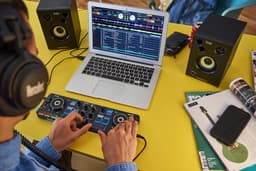 Hercules DJMonitor 32 - Actieve 3" Studiomonitorset - 2x 15W RMS Speakers - Instap DJ & Studio — thumbnail 5