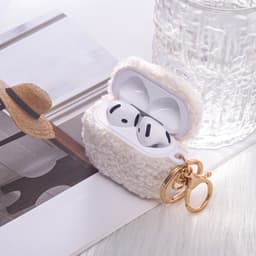 Casemania Hoesje Geschikt voor Apple AirPods 4 - Wit - Schokbestendig Teddy Furr Cover met Ring & Sleutelhanger — thumbnail 3