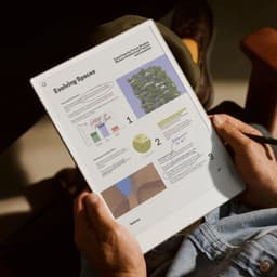 reMarkable® Paper Pro met Marker Plus en Draaibare Grijze hoes - — thumbnail 5