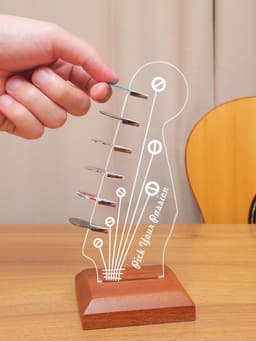BOTC Plectrumhouder met LED-Verlichting - Gitaarvormige Display voor Gitaarplectrums - Houten Houder met Acryl - USB - Gitaar Accessoire — thumbnail 4
