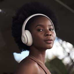 Beats Studio Pro Draadloze Koptelefoon met Noise Cancelling (ANC) - Sandstone — thumbnail 2