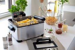 Semi-professionele friteuse met 4 liter inhoud en thermostaat — thumbnail 1