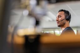 HP Poly Voyager 4320 USB-A - Teams Certified headset — thumbnail 4