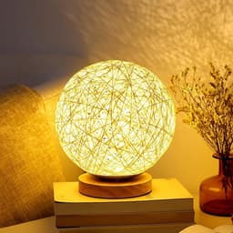 Rieten Bal Nachtlamp Slaapkamer - Warm Geel Licht - Verstelbaar Helderheid - USB Oplaadbaar - Houten Stand - OmgevingslampLE17 — thumbnail 3