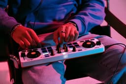 Hercules DJ Control Mix - Smartphone DJ Controller - Algoriddim Djay-app - Bluetooth - iOS/Android — thumbnail 4