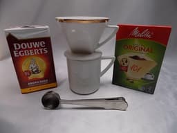 Koffiezet set, 2 kops (1 beker en filter aardewerk) met filters, koffie en maatlepel — thumbnail 3