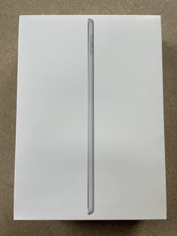 Apple iPad (2017) - 9.7 inch - WiFi + Cellular (4G) - 128GB - Zilver — thumbnail 1