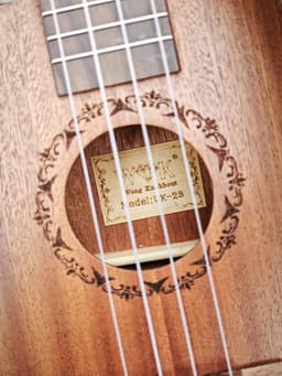 WK Concert 23 inch Ukelele-unieke Hoge kwaliteit toonnauwkeurigheid -hout met gouden textuur-Natuur gemaakt sapele hout- Hoge hardheid en zeer duurzaam -Inclusief accessoires- Professionele studie-met tas-Ukelele Gitaar — thumbnail 2