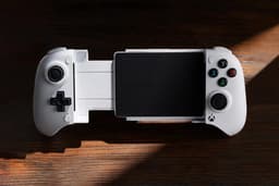8BitDo Ultimate Mobile Gaming Pad for Xbox White — thumbnail 4