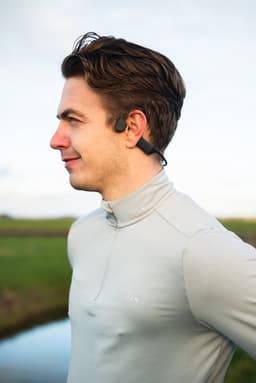 Golden Sound Wave - Sport oordopjes - Bone Conduction headphone - Open ear Sporthoofdtelefoon - Oortjes draadloos - Draadloze oordopjes - Waterbestendig - 32GB Interne geheugenkaart - Geschikt voor elke laptop en smartphone — thumbnail 5