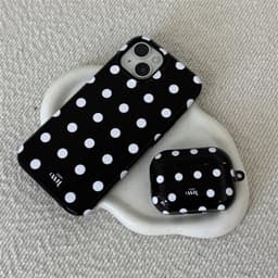 xoxo Wildhearts hoesje geschikt voor AirPods Pro 3 - Polka Dots (Zwart) - Ook als telefoonhoesje verkrijgbaar - schokbestendige case - koptelefoonhoesje - Beschermhoes met stippenpatroon - Zwart met witte stippen — thumbnail 2