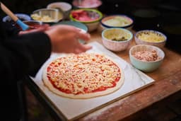 BEEK - Classico 70 - pizzaoven inclusief Hoes Pizzaschep en ovenborstel - houtgestookt - Zwart - tot 2 pizza's tegelijk — thumbnail 3