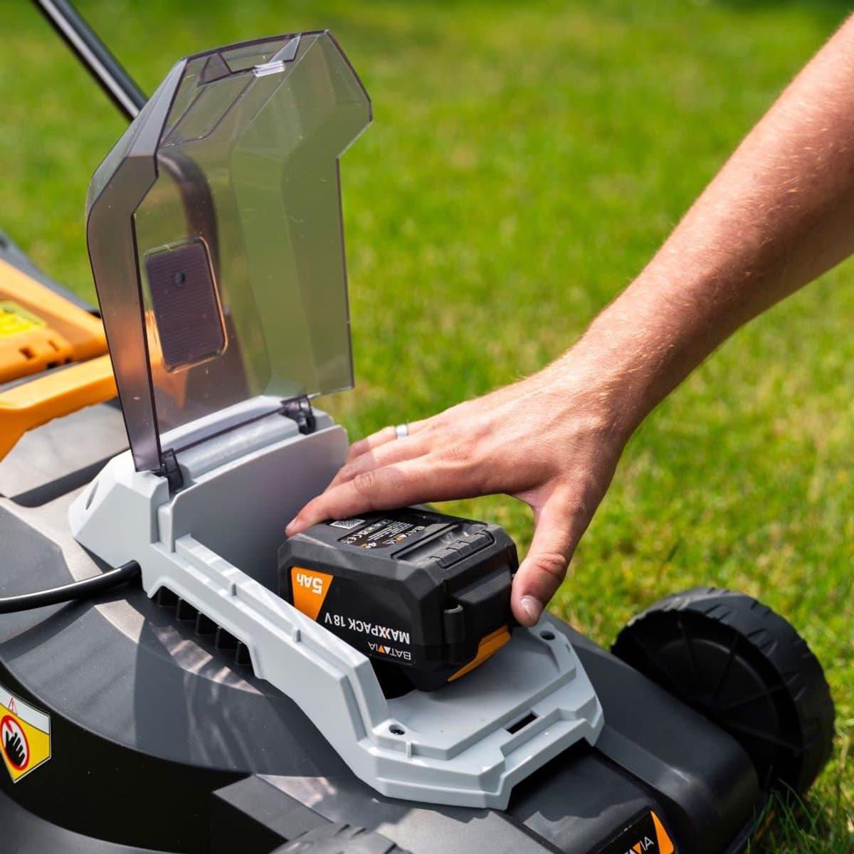 Batavia 18V Accu Grasmaaier 32cm Incl. 4.0Ah Accu & Snellader — afbeelding 1