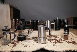 Milu Percolator voor Inductie | 2, 4, 6, 9 Koffiekopjes | RVS Espresso Maker met Onderzetter, Lepel en Borstel | 200ml / 4 Kopjes Moka Pot — thumbnail 2
