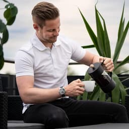 French Press Koffiezetapparaat van borosilicaatglas zwart met bamboe-elementen - inclusief cliplepel van roestvrij staal, reinigingsborstel en 2 reservefilters - voor 6 kopjes 1 liter — thumbnail 2