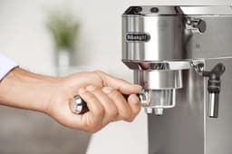 Compacte Espressomachine 15 Bar – Metalen Behuizing – Handmatige Melkopschuimer – Thermoblock – 1,1 L – Espresso Cappuccino & Latte — thumbnail 4