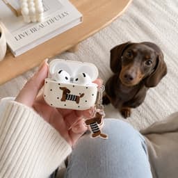 Enluxe Case geschikt voor Airpods 4 - Teckel Print Creme - Hardcase met Hondenhanger, Schokbestendig Hoesje — thumbnail 4