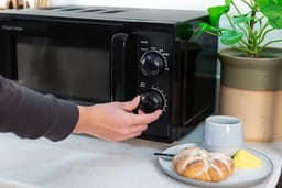 Magnetron 17L - Compacte oven - Snel maaltijden opwarmen - Unieke dubbele afwerking - 355 x 452 x 262 cm — thumbnail 2