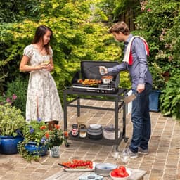 Buitenkeuken op Wielen – BBQ Trolley – Met Opbergkast & Planken – Werktafel voor Buiten – Hout & Metaal – Multifunctioneel – Zwart — thumbnail 2