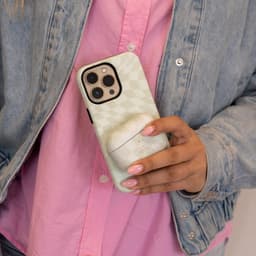 xoxo Wildhearts hoesje geschikt voor AirPods 4 - Pretty Pistache - Ook als telefoonhoesje verkrijgbaar - schokbestendige case - koptelefoonhoesje - Matte afwerking - Beschermhoes met golvende blokjes - Golven - Groen — thumbnail 4