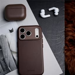 DECODED Leren Hoesje voor AirPods Pro 3 - Airpods Pro 3 Case - Premium ECCO-leer - Geschikt voor Magsafe - Draadloos Oplaadbaar - Indicatie Lampje - Krasbestendig - Bruin — thumbnail 3