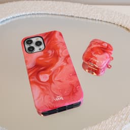 xoxo Wildhearts hoesje geschikt voor Airpods 1/2 - Marble Red Lips - Ook als telefoonhoesje verkrijgbaar - schokbestendige case geschikt voor Airpod 1 en 2 - koptelefoon case - Beschermhoes met marmerprint - marmer look - rood — thumbnail 2