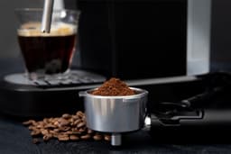 Gastronoma Pistonmachine - Espresso Koffiemachine met gemalen bonen en melkopschuimer - 18110002 - Zwart — thumbnail 5