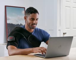 Hyperice Venom 2 Shoulder Right Warmtemassageband Zwart – Rechterschouder Massageband met Warmte & Vibratie – 3 Warmtestanden – Bluetooth App – Draadloos — thumbnail 4