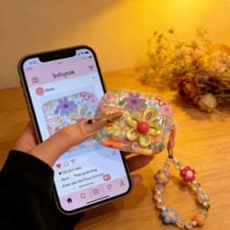 Daity Een beschermhoesje voor AirPods 4 (model 2025), transparant hoesje met sluiting, zacht TPU-materiaal, met sleutelring, 3D kleurrijke bloemen (roze). — thumbnail 5
