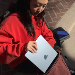 Apple MacBook Air (2025) 13.6 inch - M4 - 16 GB - 256 GB - Zilver — thumbnail 2