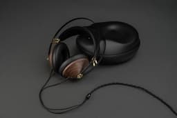 Meze Audio 99 Classics 2nd GEN Bedrade Over-Ear Koptelefoon - Walnoot — thumbnail 4