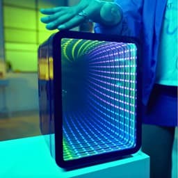 Mini Koelkast 4L met Infinity Mirror LED – USB Mini Koelbox – 12 LED Lichtmodi – 6 Blikjes – Voor Gaming Setup, Slaapkamer, Kantoor & Auto — thumbnail 3