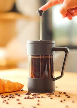 Milu French Press Koffiemaker | 350ml, 600ml, 1L | Glazen Cafetière, koffie Pers voor Thuis, Reizen en Kamperen – Inclusief Onderzetter, Lepel en Vervangingsfilter - Franse Pers Koffiezetapparaat (1000 ml) — thumbnail 4