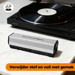 Pinguïn Records VinylCare UltimateBrush – Platenborstel - Grondige platenborstel – Koolstofvezel en fluweel borstel - Antistatische platenborstel – LP borstel – Platenreiniger voor vinyl – Extra diepe reiniging — thumbnail 5