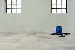 Nilfisk Multi I 12 Home Edition Nat- & Droogzuiger 1100W - 12L Waterzuiger & Stofzuiger met Blaasfunctie - Inclusief Bekledingsmondstuk, Flexibele Kierenzuiger & 4 Fleece Stofzakken — thumbnail 3