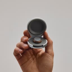 Oura Ring 5 - Portable Charger - Size 8 — thumbnail 4