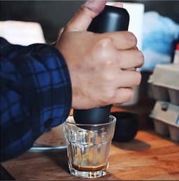 Draagbare Handmatige Espresso Machine - Gemalen Koffie - Zwart — thumbnail 3