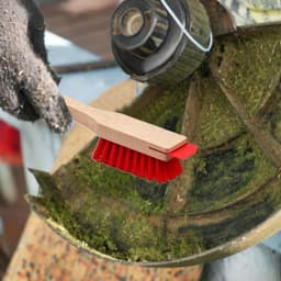 Grasmaaier Dek Schraper - Reinigingsborstel Maaidek - Onderhoud Gazonmachine - Roestwerende Coating - 40.5 cm - Houtkleurig — thumbnail 2