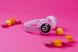 PowerLocus Buddy Draadloze On-Ear Koptelefoon voor Kinderen, LED lampjes, 85db Limiet, met Microfoon, Micro SD poort - Roze — thumbnail 5
